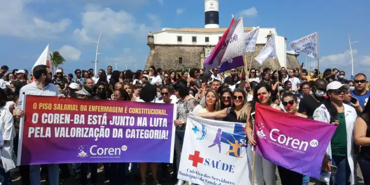 Manifestações a favor do piso da enfermagem ocorreram em diversos municípios baianos