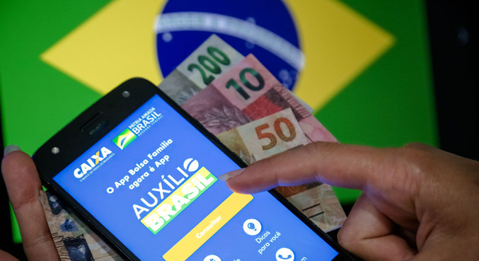 Beneficiários com NIS final 5 recebem hoje Auxílio Brasil