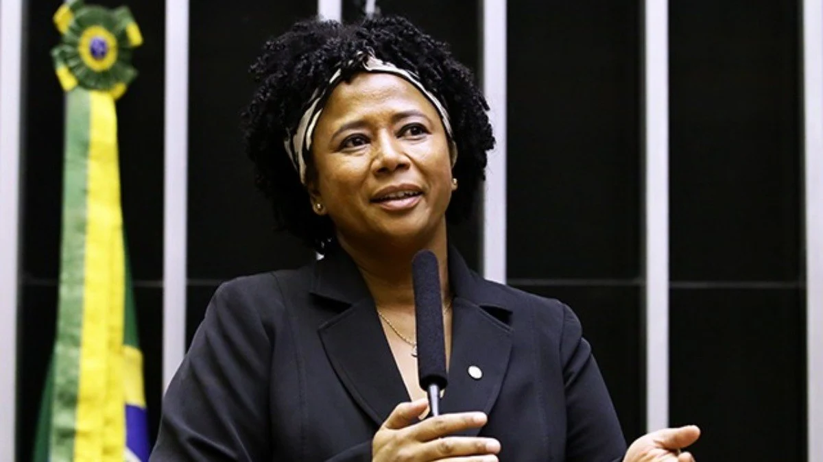 Partidos de direita elegem mais deputados federais negros do que a esquerda